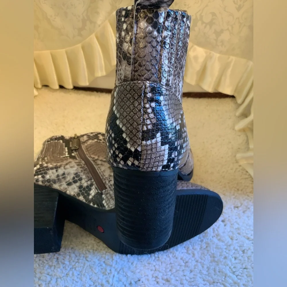 BLONDO WATERPROOF WOMENS LEATHER REPTILE PRINT ANKEL BOOTS